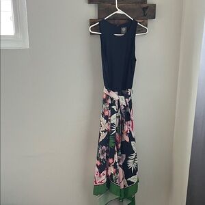 Vince Camuto Navy Dress floral bottom skirt, size 10, excellent condition,